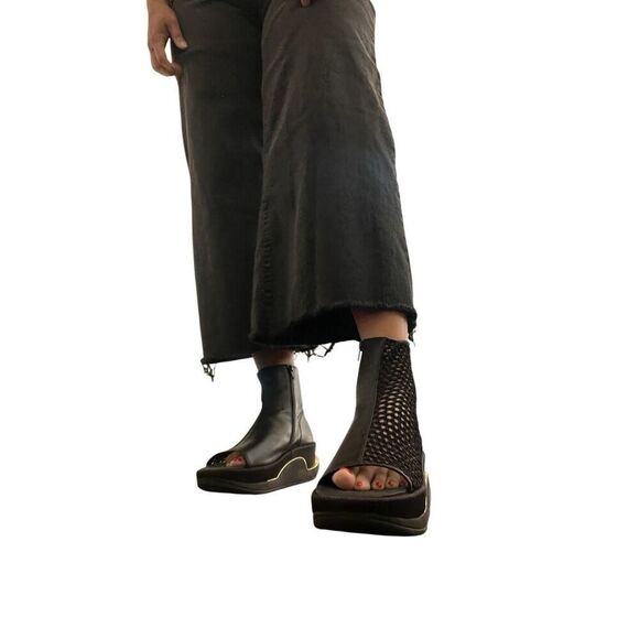 4CCCCEES Black/Gold Mesh Platform Ankle Boots Open Toe Side Zip NWOB EU 40 US 9 - Picture 2 of 15